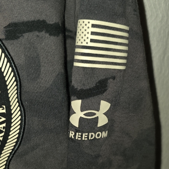 Under Armour Dark Gray Hoodie with Bull Emblem - Picture 3 of 5